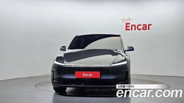 Tesla Model Y 2025