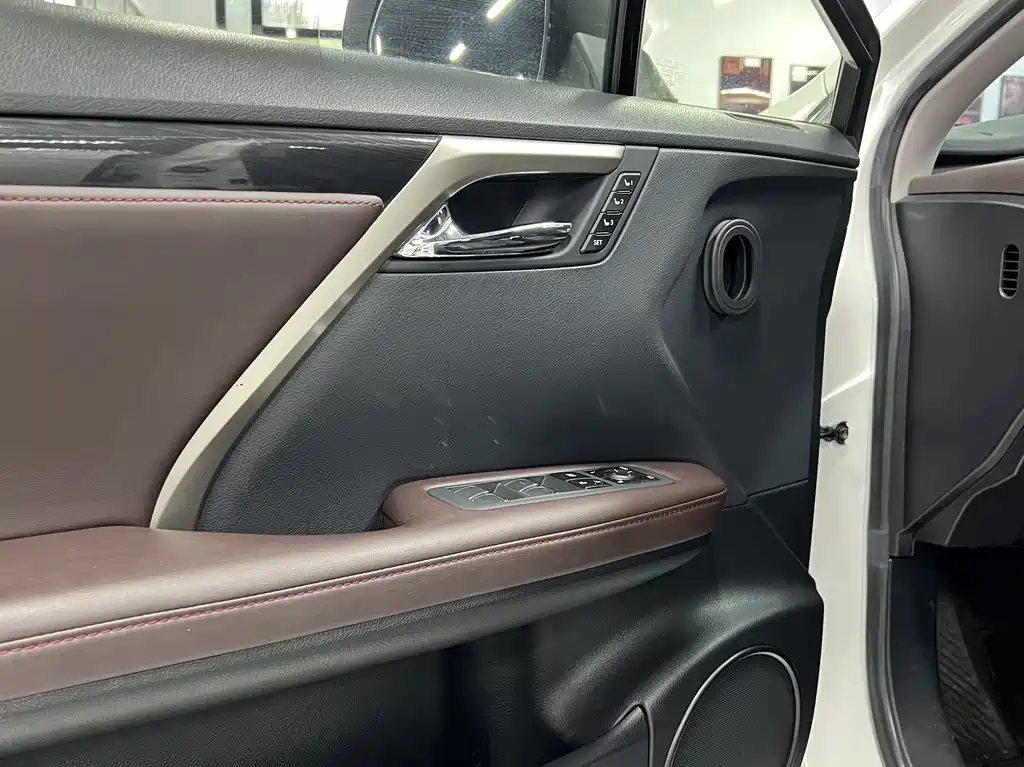 Lexus RX 2021