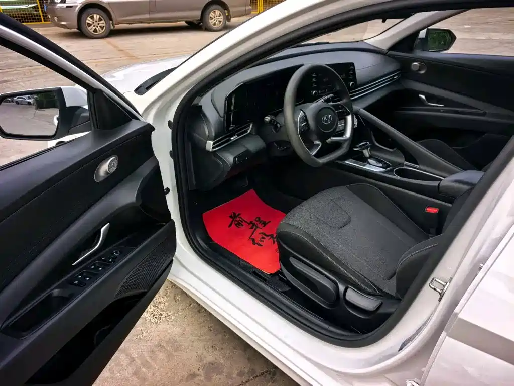 Hyundai Elantra 2023