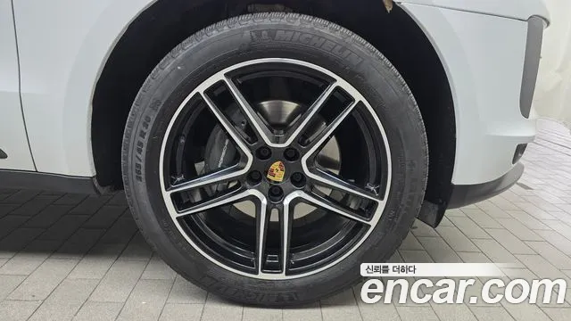 Porsche Macan 2021