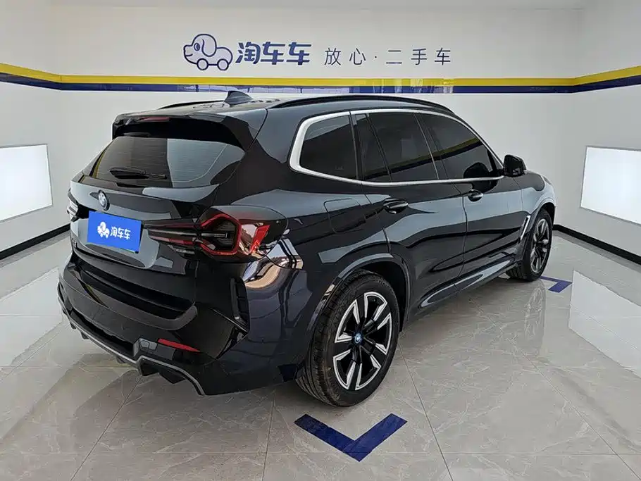 BMW iX3 2024
