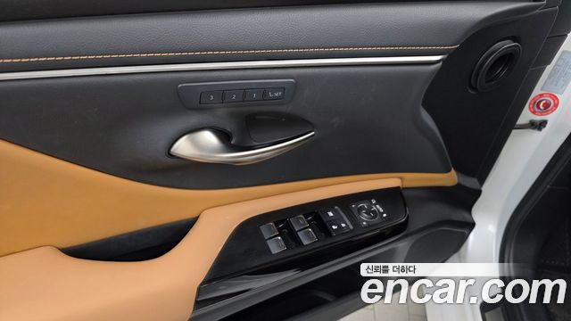Lexus ES 2023