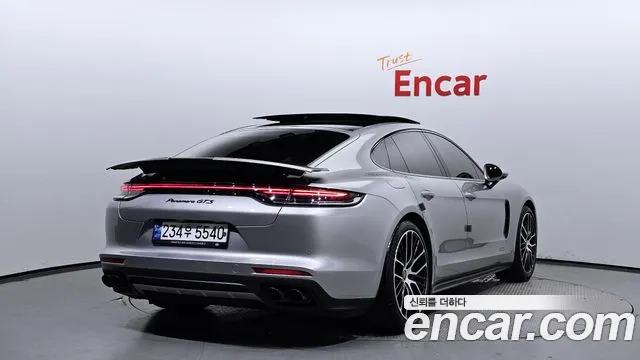 Porsche Panamera 2021