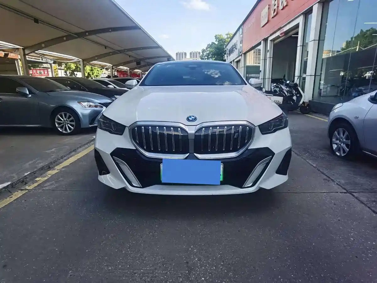 BMW i5 2025