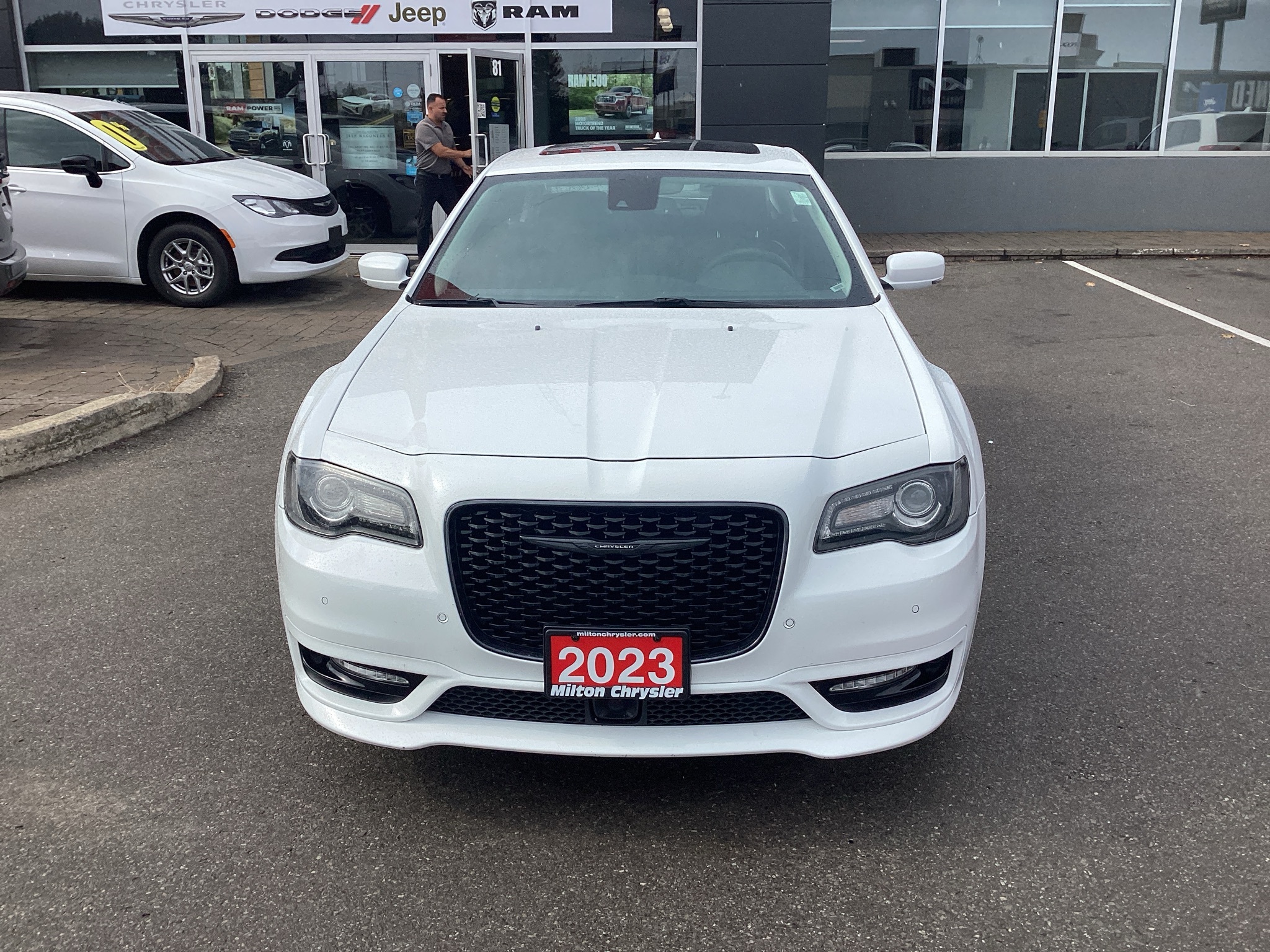 Chrysler 300 2023