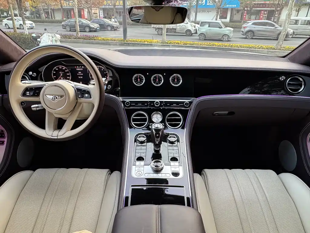 Bentley Continental 2023