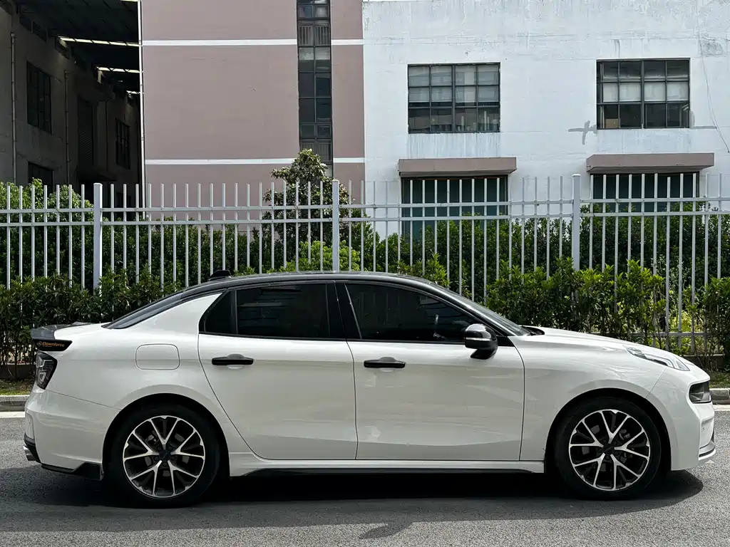 Lynk & Co 03 2021
