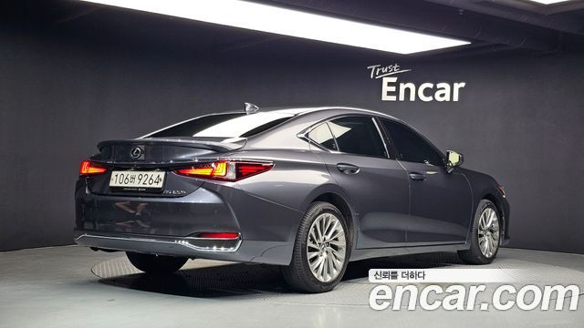Lexus ES 2023