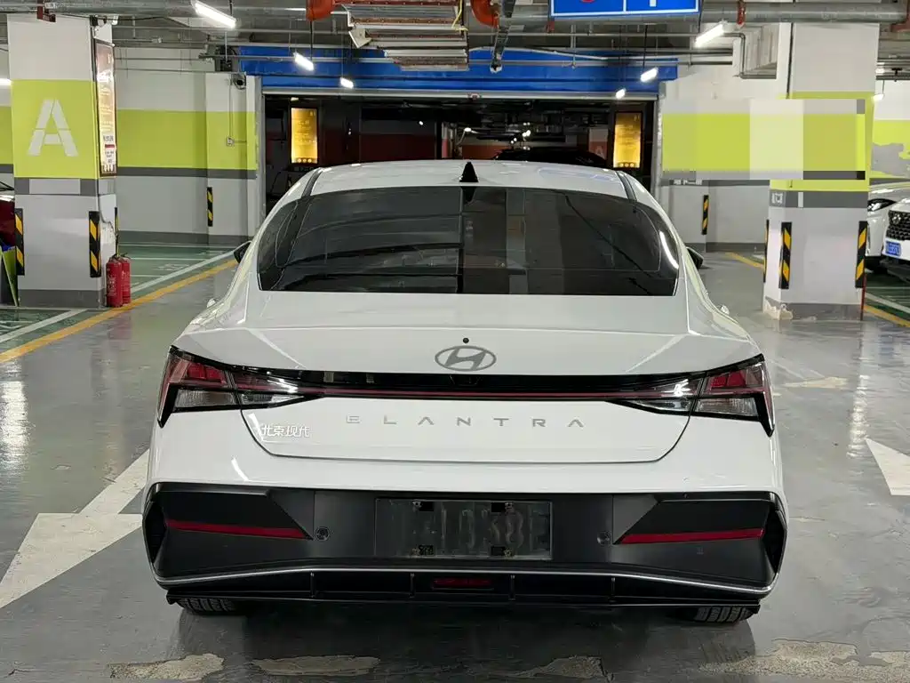 Hyundai Elantra 2023