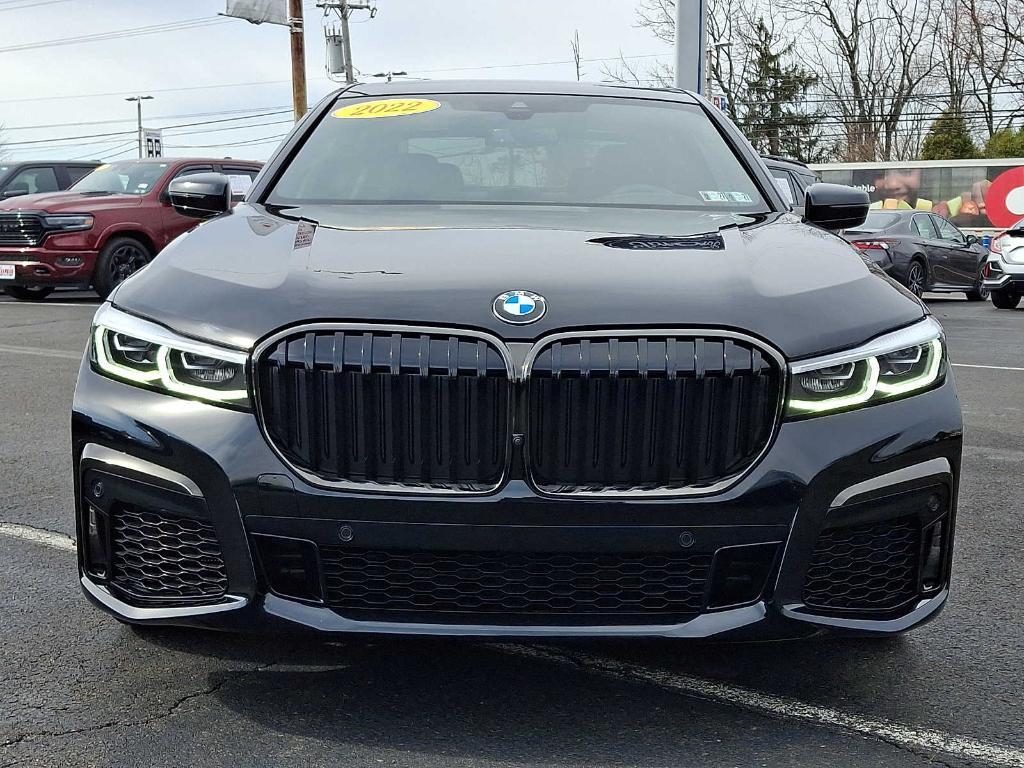 BMW 750 2022