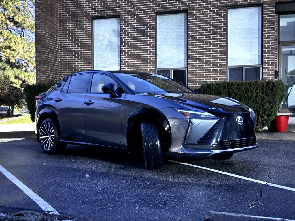 Lexus RZ 2023