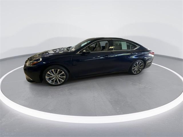 Lexus ES 2021