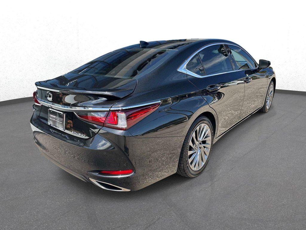 Lexus ES 2022