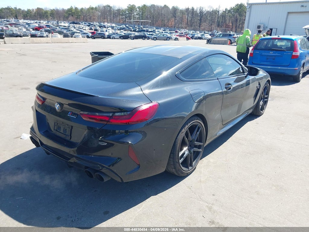 BMW M8 2022