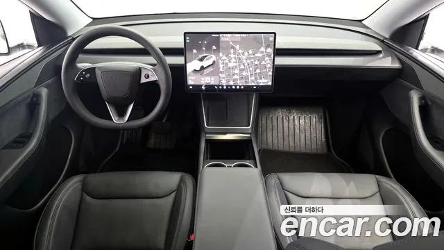 Tesla Model Y 2025