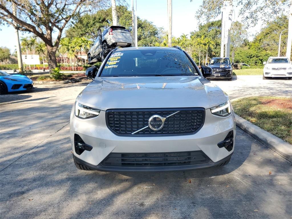 Volvo XC40 2025