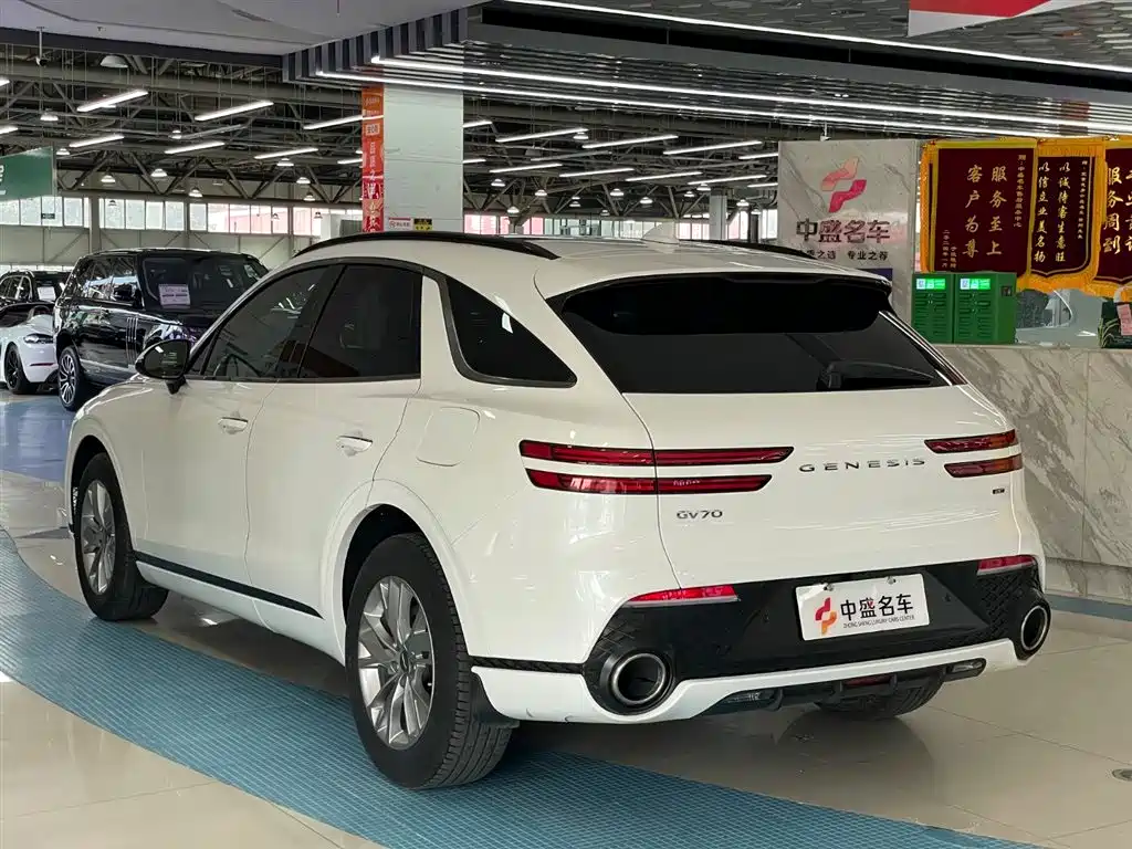 Genesis GV70 2023