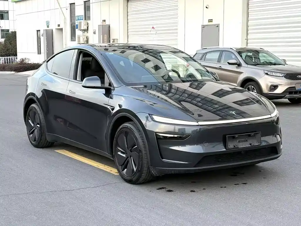 Tesla Model Y 2025