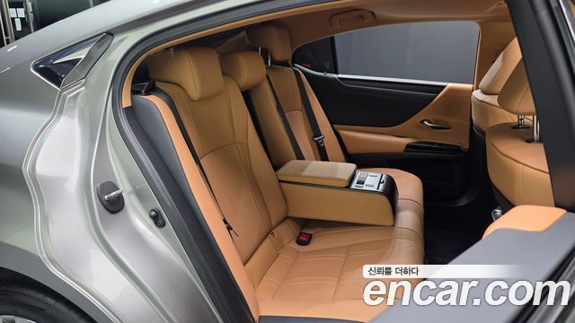 Lexus ES 2021