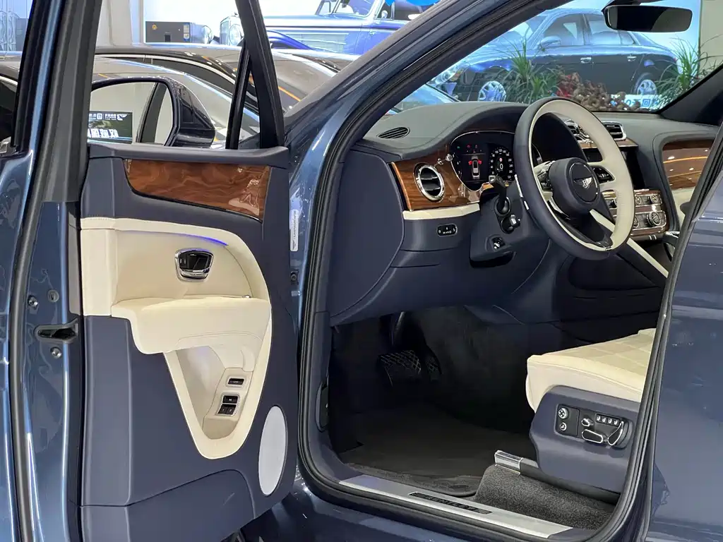 Bentley Bentayga 2024