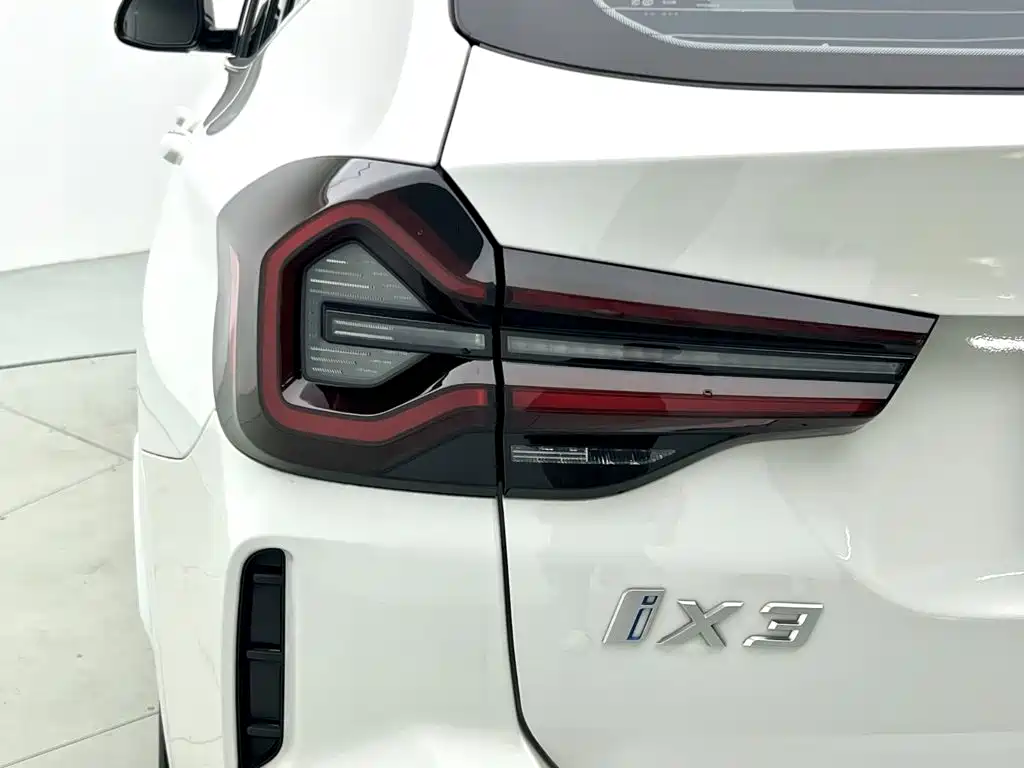 BMW iX3 2024