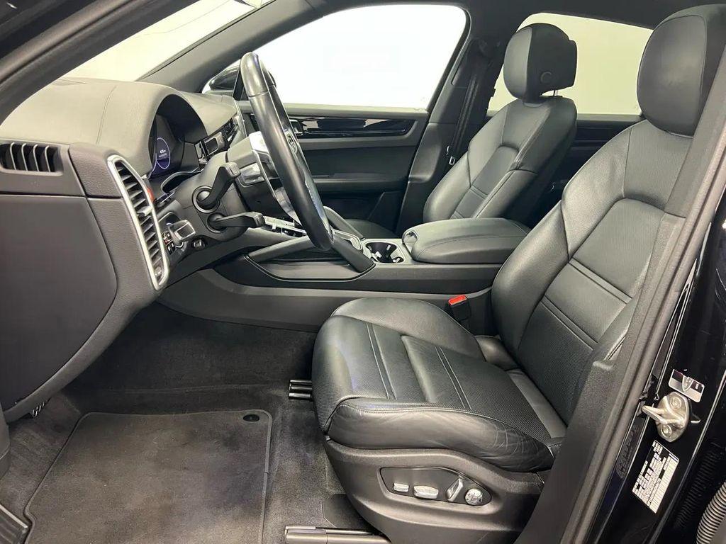 Porsche Cayenne 2021