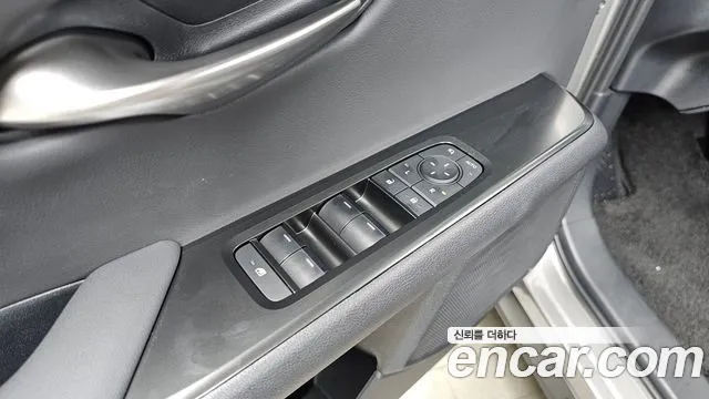 Lexus UX 2025