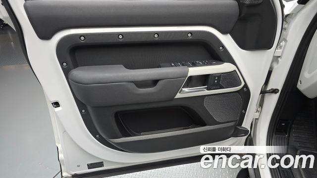 Land Rover Defender 2021