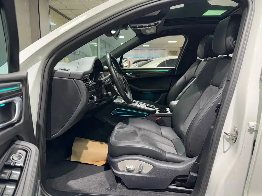 Porsche Macan 2021