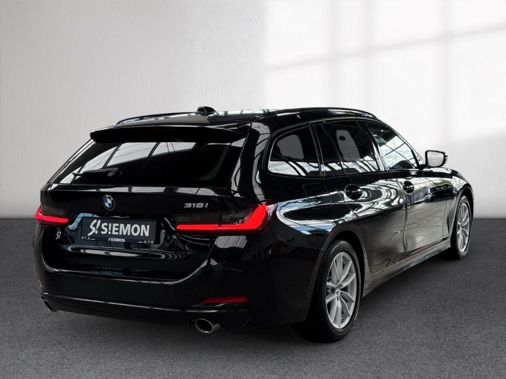 BMW 318 2024