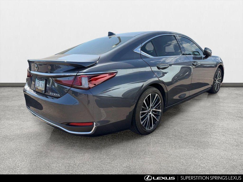Lexus ES 2025
