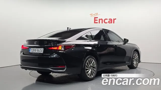 Lexus ES 2023