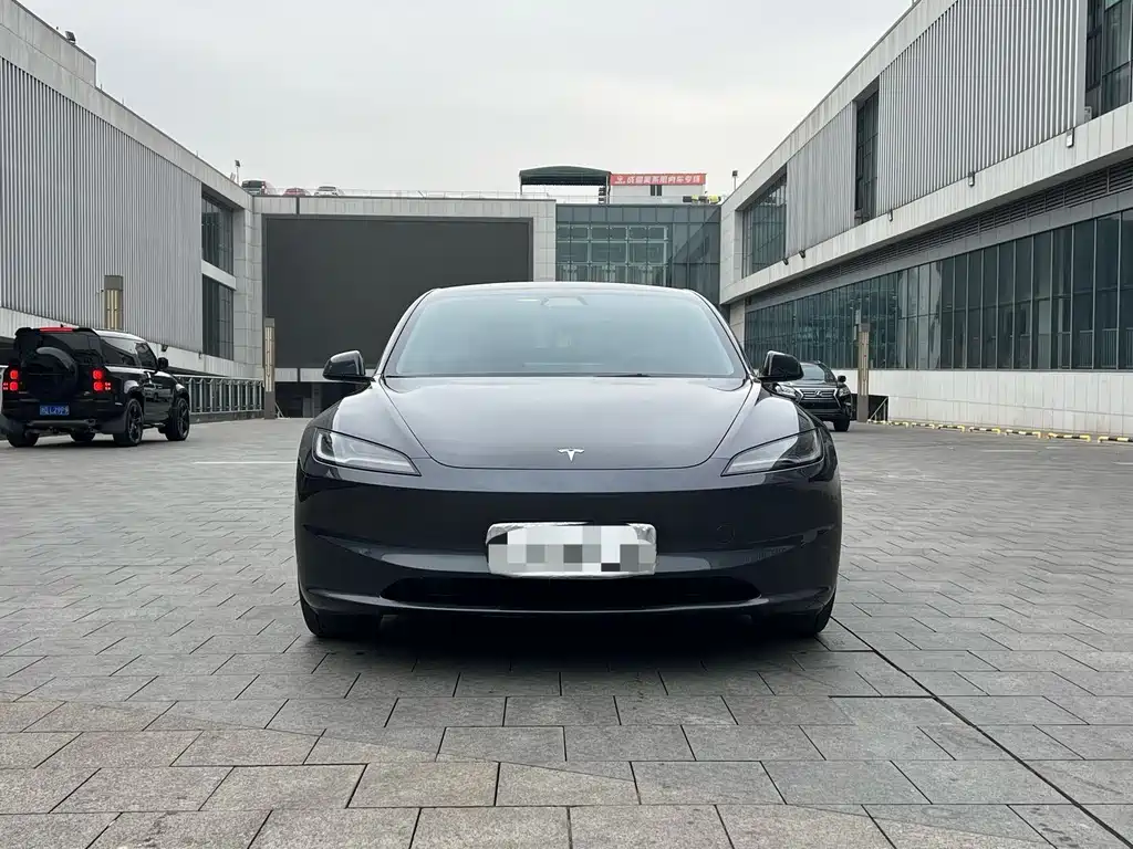 Tesla Model 3 2024