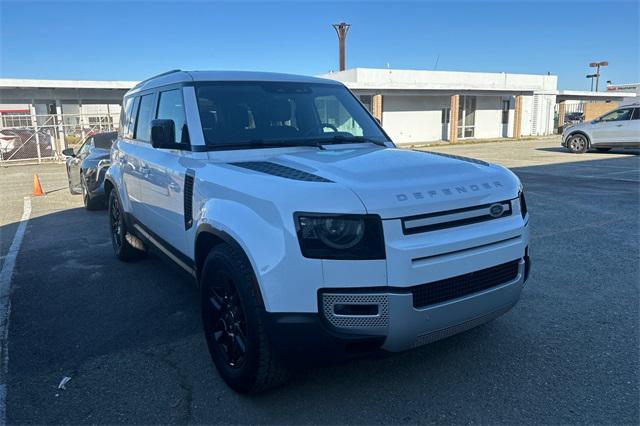 Land Rover Defender 2025