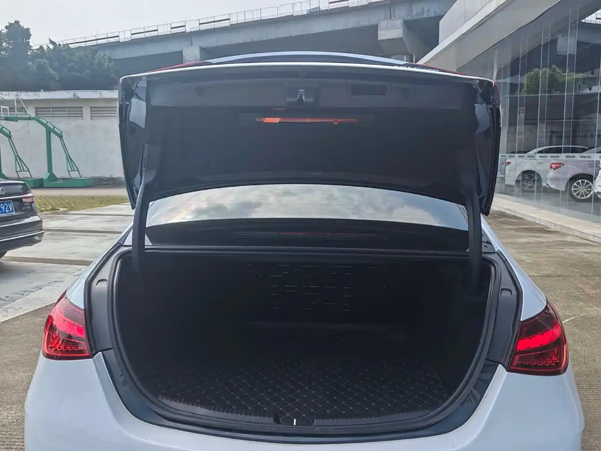 Mercedes-Benz C-Класс 2024