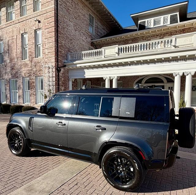 Land Rover Defender 2024