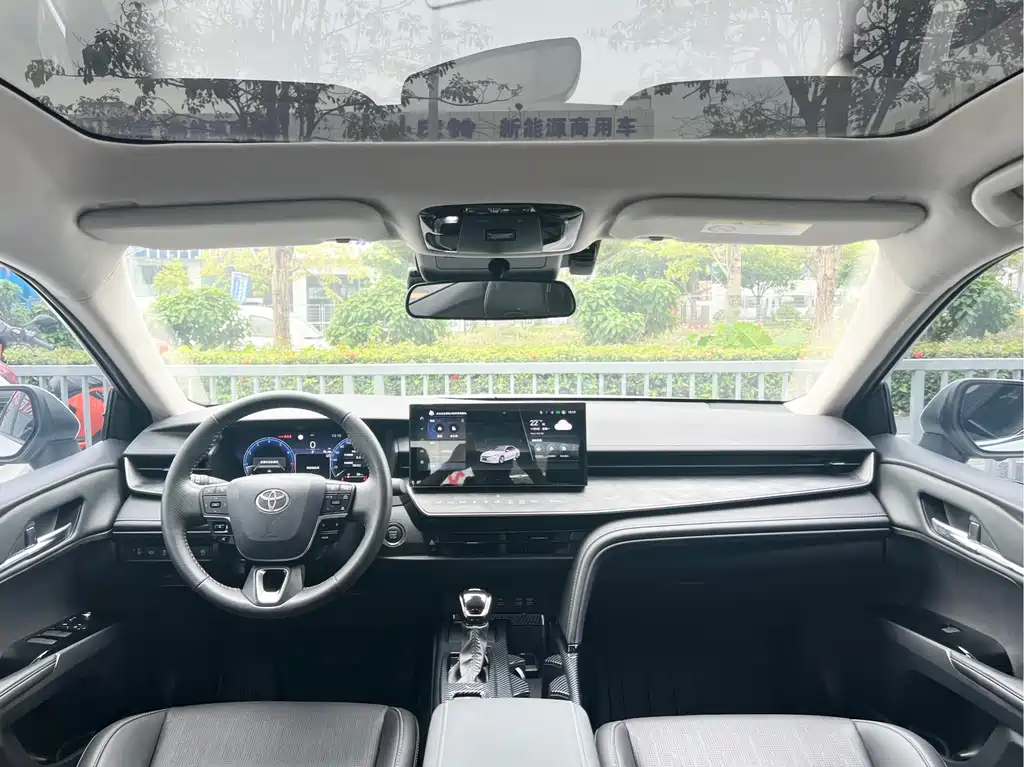 Toyota Camry 2025