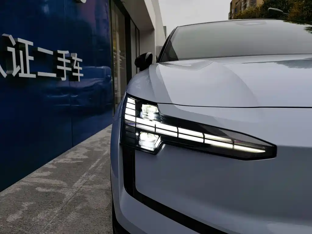 Volvo EX30 2024