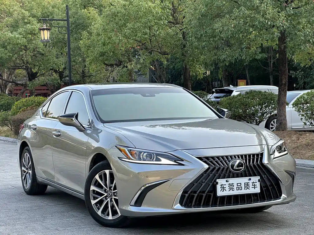 Lexus ES 2023