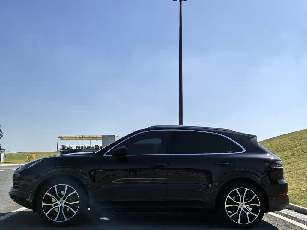 Porsche Cayenne 2022
