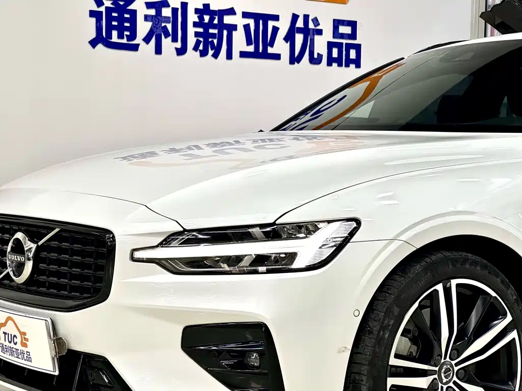 Volvo V60 2021
