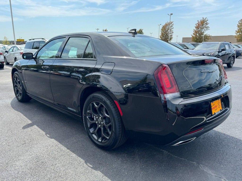 Chrysler 300 2022