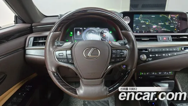 Lexus ES 2020