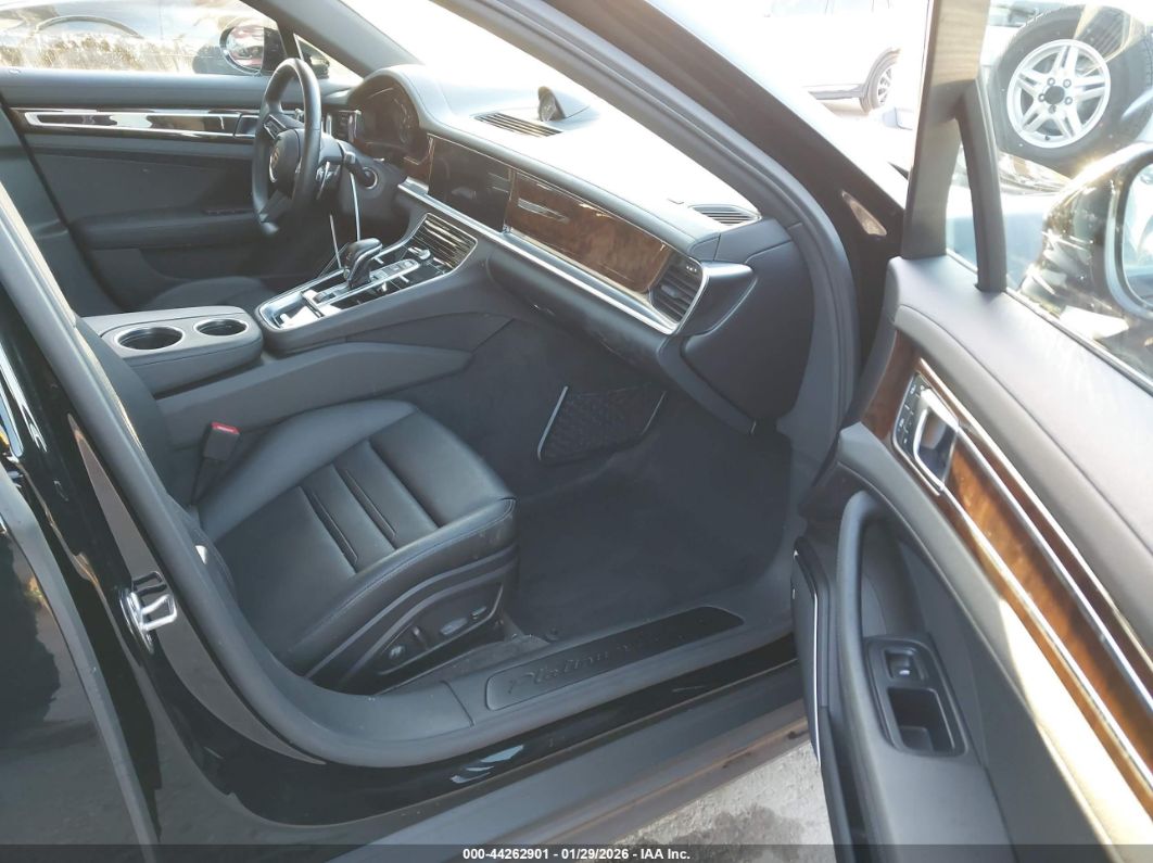Porsche Panamera 2023