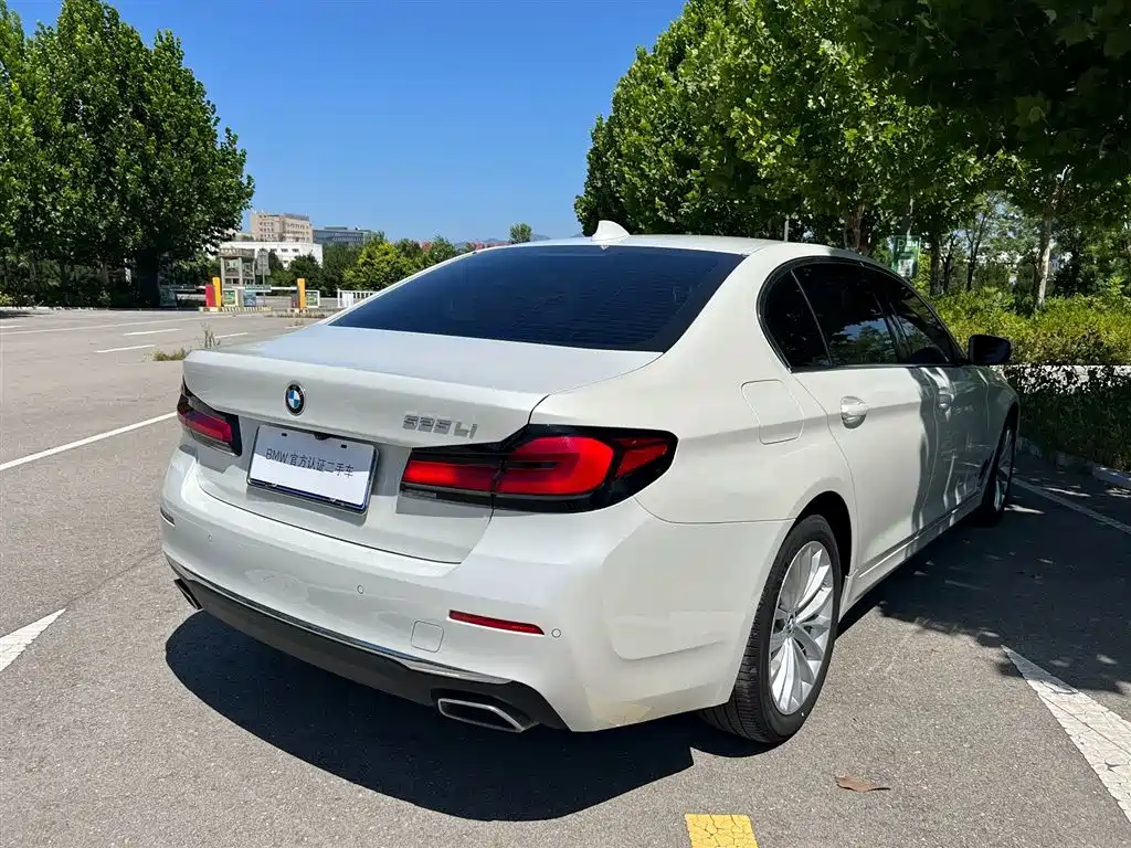 BMW 5 серии 2023