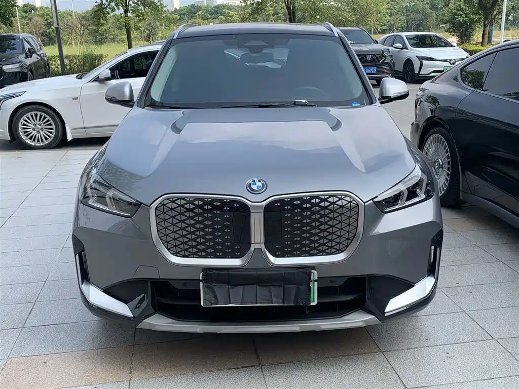 BMW iX1 2024
