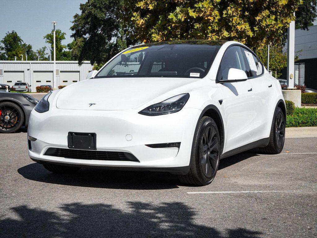 Tesla Model Y 2025