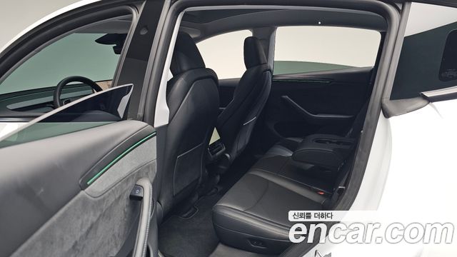 Tesla Model Y 2025