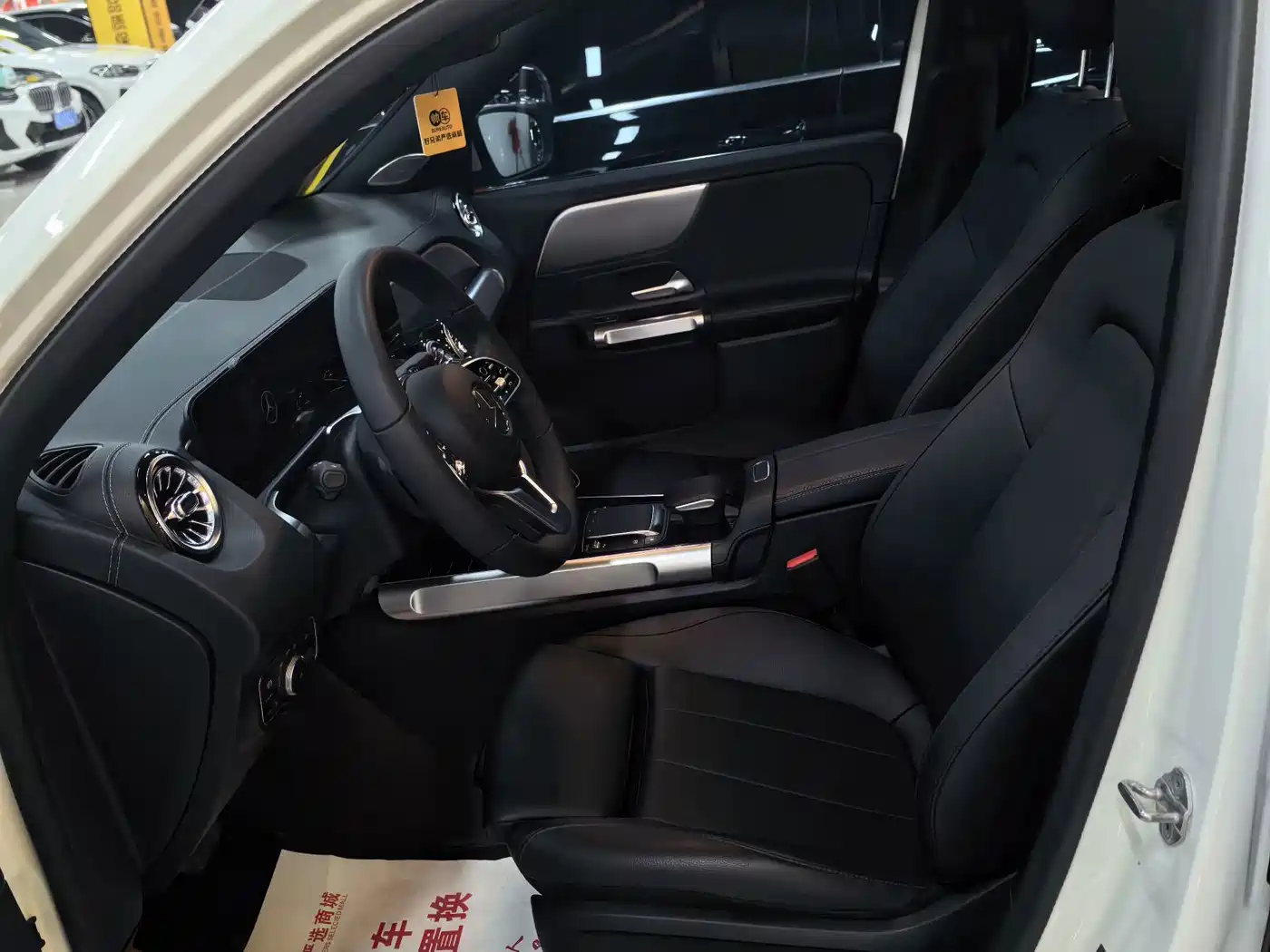 Mercedes-Benz GLB 2023