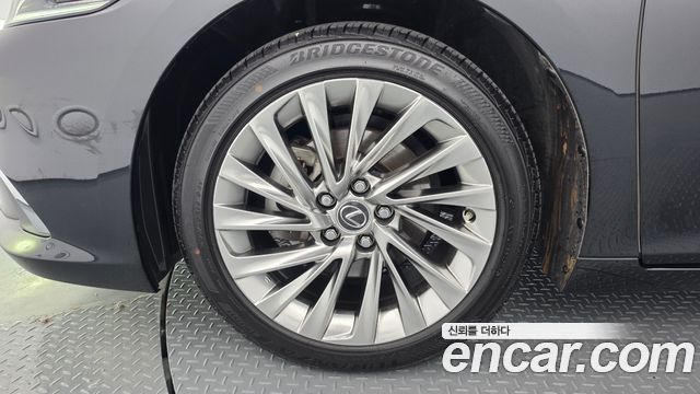 Lexus ES 2023